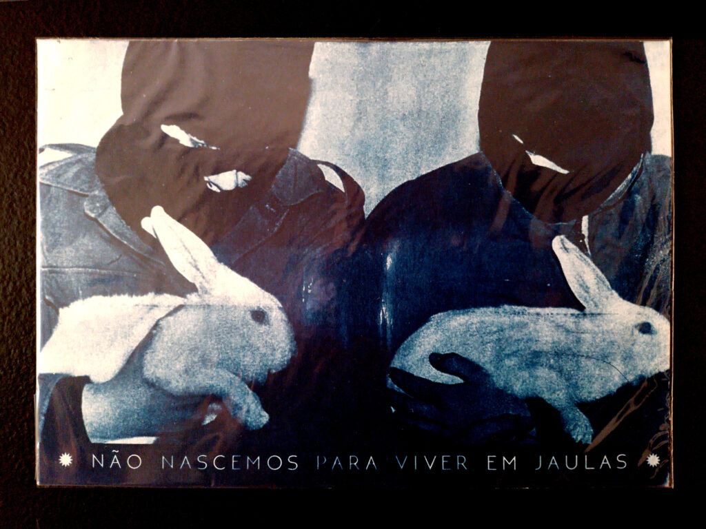 Cianotipia "Não nascemos para viver em jaulas"