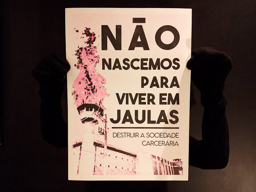 Risografia "Não nascemos para viver em jaulas"
